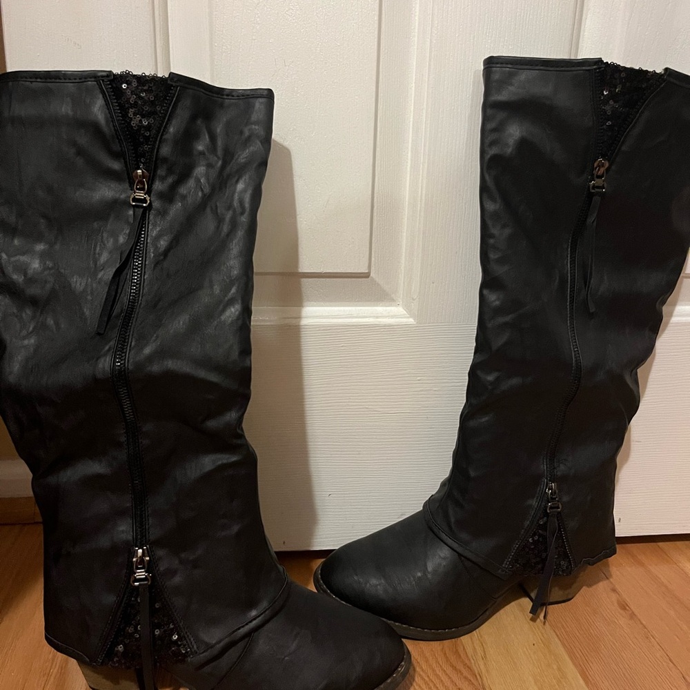 Twisted Black Over the Knee Boots with Slouch Design